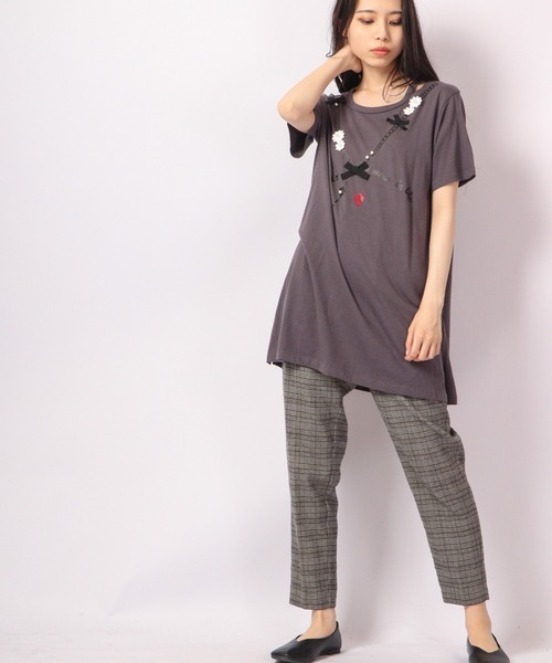 Anna Nicola（アンナニコラ）の「Anna Nicola アクセサリー柄加工 Tシャツ（Tシャツ/カットソー・レディース・グレー/オフホワイト/シルバーグレー・38）」の11枚目の写真