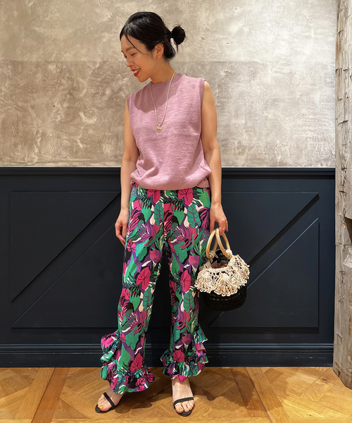 IENA LA BOUCLE(イエナラブークル)の「IENA LA BOUCLE リーフプリントイージーフリルパンツ(その他パンツ・レディース・グリーン・FREE)」の2枚目の写真