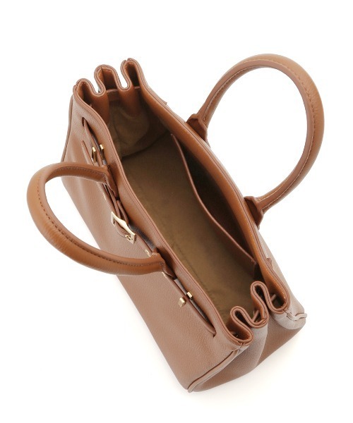 Mila Owen（ミラオーウェン）の「バックルベルトハンドバッグ