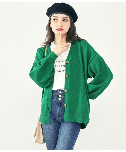 ANAP（アナップ）の「8色展開べっ甲ボタンボリュームスリーブニットカーディガン（カーディガン/ボレロ・レディース・ブラック/パープル/グレー/レッド/イエロー/オレンジ/ブルー/グリーン・FREE）」の4枚目の写真