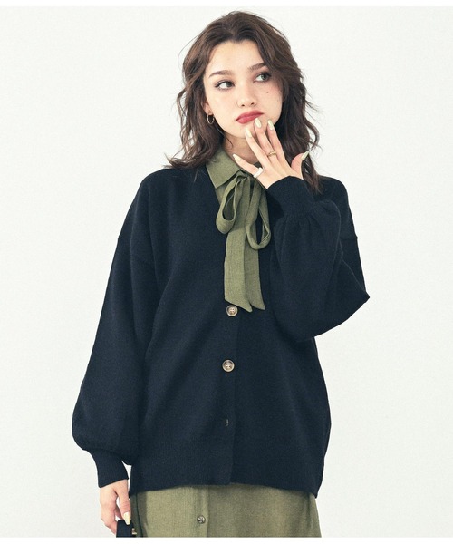 ANAP（アナップ）の「8色展開べっ甲ボタンボリュームスリーブニットカーディガン（カーディガン/ボレロ・レディース・ブラック/パープル/グレー/レッド/イエロー/オレンジ/ブルー/グリーン・FREE）」の2枚目の写真