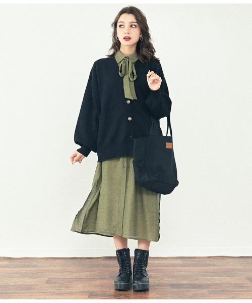 ANAP（アナップ）の「8色展開べっ甲ボタンボリュームスリーブニットカーディガン（カーディガン/ボレロ・レディース・ブラック/パープル/グレー/レッド/イエロー/オレンジ/ブルー/グリーン・FREE）」の9枚目の写真