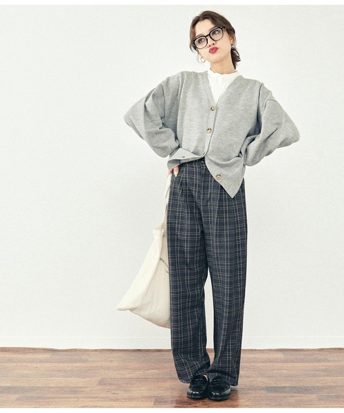 ANAP（アナップ）の「8色展開べっ甲ボタンボリュームスリーブニットカーディガン（カーディガン/ボレロ・レディース・ブラック/パープル/グレー/レッド/イエロー/オレンジ/ブルー/グリーン・FREE）」の10枚目の写真