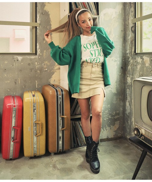 ANAP（アナップ）の「8色展開べっ甲ボタンボリュームスリーブニットカーディガン（カーディガン/ボレロ・レディース・ブラック/パープル/グレー/レッド/イエロー/オレンジ/ブルー/グリーン・FREE）」の14枚目の写真