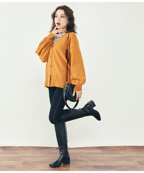 ANAP（アナップ）の「8色展開べっ甲ボタンボリュームスリーブニットカーディガン（カーディガン/ボレロ・レディース・ブラック/パープル/グレー/レッド/イエロー/オレンジ/ブルー/グリーン・FREE）」の20枚目の写真