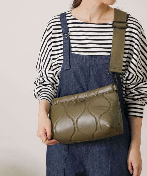 LE VERNIS（ル・ベルニ）の「LE VERNIS　キルティングクラッチバッグ（クラッチバッグ・レディース・カーキ/ベージュ/ブラック・ONE）」の5枚目の写真