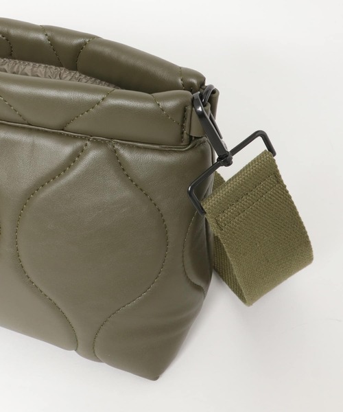 LE VERNIS（ル・ベルニ）の「LE VERNIS　キルティングクラッチバッグ（クラッチバッグ・レディース・カーキ/ベージュ/ブラック・ONE）」の14枚目の写真