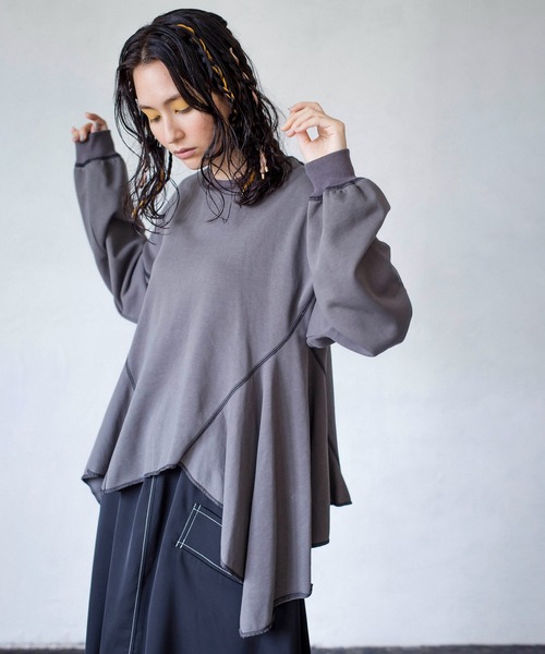 OSMOSIS（オズモーシス）の「裏毛サイドフレアープルオーバー（スウェット・レディース・アッシュグレー/ブラック/アイボリー/ライトパープル/チャコール・ONE SIZE）」の4枚目の写真