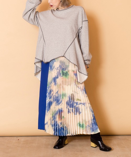 OSMOSIS（オズモーシス）の「裏毛サイドフレアープルオーバー（スウェット・レディース・アッシュグレー/ブラック/アイボリー/ライトパープル/チャコール・ONE SIZE）」の11枚目の写真