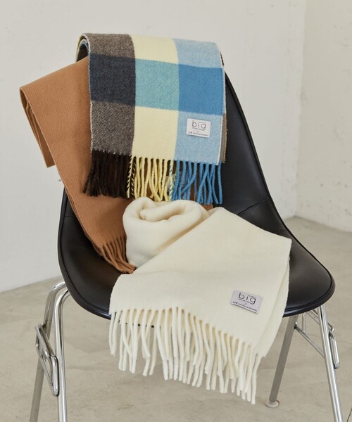 23区（ニジュウサンク）の「【CLASSY.1月号掲載】manifattura big ウール マフラー（マフラー・レディース・ピンク系1/黄土色系/ライトイエロー系1/アイボリー系・F）」の2枚目の写真