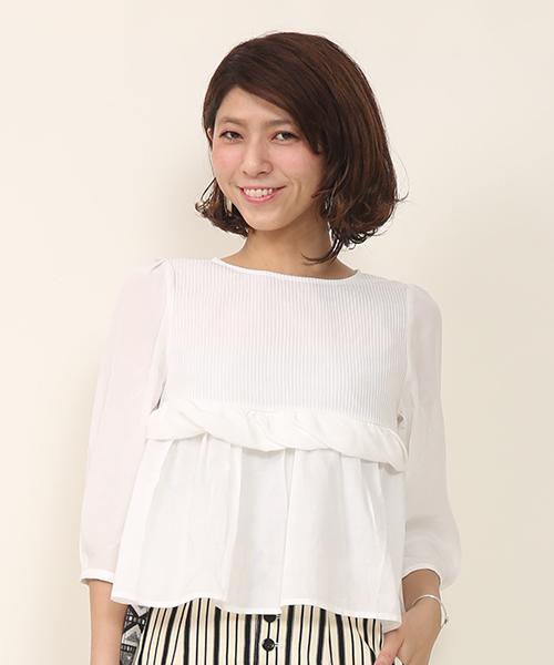 mystic（ミスティック）の「ねじりフリルブラウス（シャツ/ブラウス・レディース・アイボリー/ネイビー/ピンクベージュ/オフホワイト・ﾌﾘ-）」の2枚目の写真