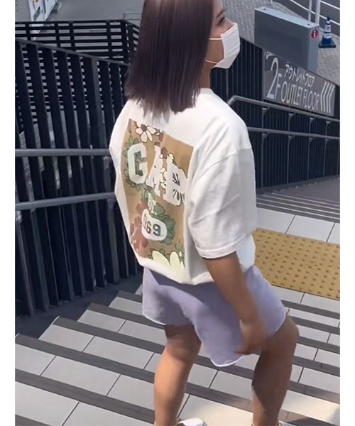 GAP(ギャップ)の「フローラル GAPロゴ Tシャツ(ユニセックス)(Tシャツ/カットソー・メンズ・イエロー/オフホワイト/ブラック系その他・S/M/L/XL/XS)」の15枚目の写真