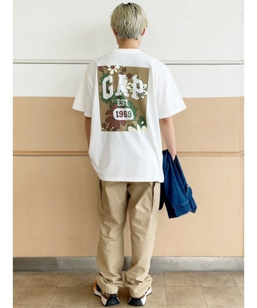 GAP(ギャップ)の「フローラル GAPロゴ Tシャツ(ユニセックス)(Tシャツ/カットソー・メンズ・イエロー/オフホワイト/ブラック系その他・S/M/L/XL/XS)」の20枚目の写真