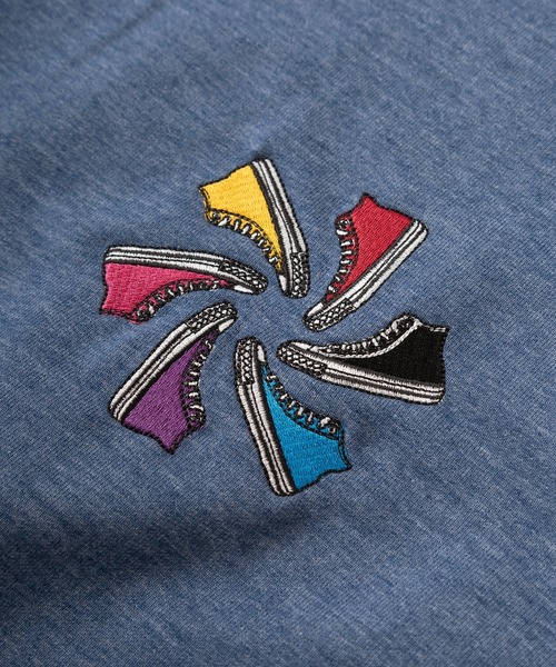 CONVERSE(コンバース)の「【CONVERSE/コンバース】シューズ&サークルスニーカー刺繍 インディゴカラー プルオーバー スウェット/ワンポイント刺繍 トレーナー/ ビッグシルエット/ 裏毛(スウェット・メンズ・ライトブルー/ネイビー/ライトインディゴブルー/インディゴブルー・M/L/XL)」の11枚目の写真