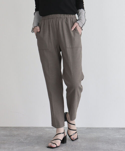 fredy emue（フレディエミュ）の「【サイズ展開あり】ドライオックステーパードパンツ（スラックス・レディース・オフホワイト/オレンジ/ブルー/カーキ/ブラック・34/36/38）」の12枚目の写真