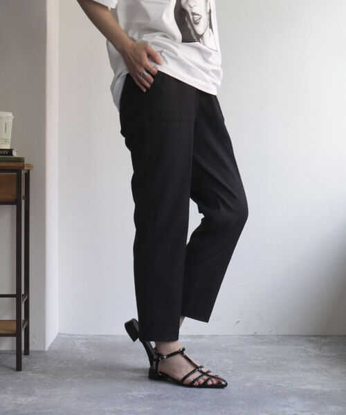 fredy emue（フレディエミュ）の「【サイズ展開あり】ドライオックステーパードパンツ（スラックス・レディース・オフホワイト/オレンジ/ブルー/カーキ/ブラック・34/36/38）」の20枚目の写真