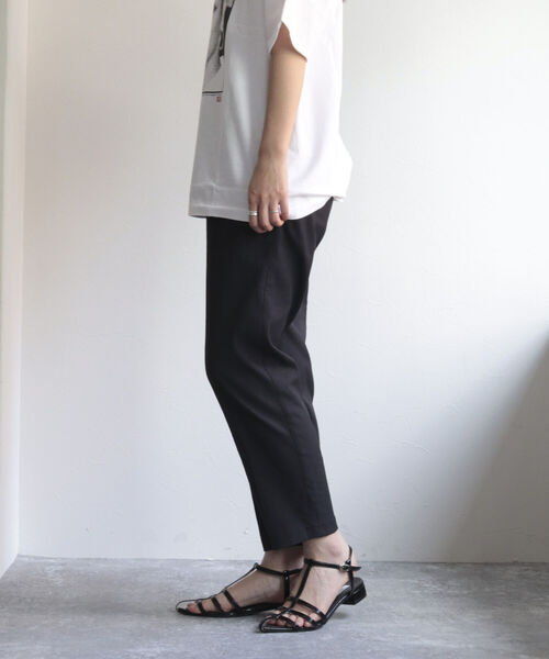 fredy emue（フレディエミュ）の「【サイズ展開あり】ドライオックステーパードパンツ（スラックス・レディース・オフホワイト/オレンジ/ブルー/カーキ/ブラック・34/36/38）」の21枚目の写真