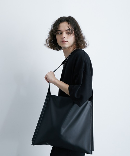 JUNRED(ジュンレッド)の「シンセティックレザーワンショルダーバッグ(ショルダーバッグ・メンズ・ブラック・FREE)」の5枚目の写真