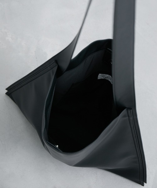 JUNRED(ジュンレッド)の「シンセティックレザーワンショルダーバッグ(ショルダーバッグ・メンズ・ブラック・FREE)」の10枚目の写真