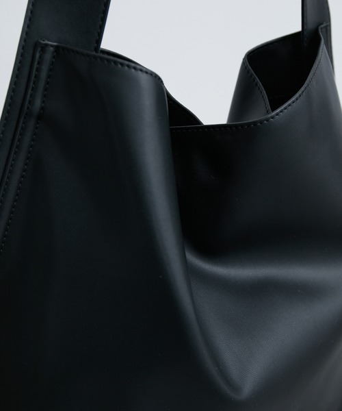 JUNRED(ジュンレッド)の「シンセティックレザーワンショルダーバッグ(ショルダーバッグ・メンズ・ブラック・FREE)」の12枚目の写真