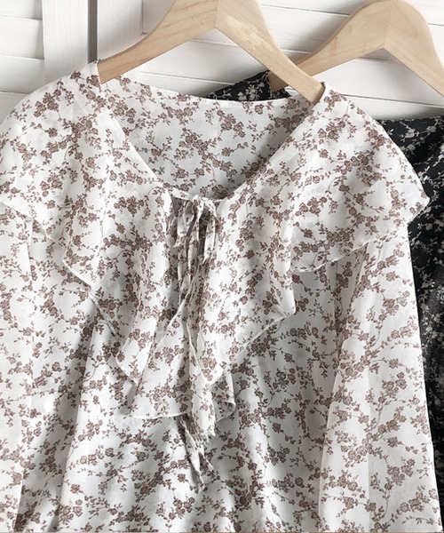 Felt-Maglietta(フェルトマリエッタ)の「小花柄フリルシアーブラウス(シャツ/ブラウス・レディース・ホワイト/ブラック/グリーン/ワインレッド・FREE)」の5枚目の写真