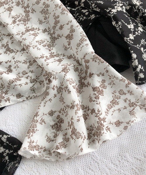 Felt-Maglietta(フェルトマリエッタ)の「小花柄フリルシアーブラウス(シャツ/ブラウス・レディース・ホワイト/ブラック/グリーン/ワインレッド・FREE)」の11枚目の写真