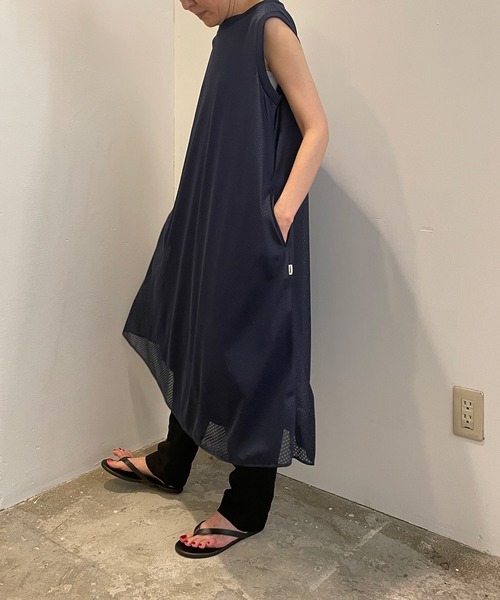 GYMPHLEX(ジムフレックス)の「Gymphlex | ノースリーブメッシュワンピース WOMEN(ワンピース・レディース・ブラック/ネイビー/オリーブ・12)」の4枚目の写真