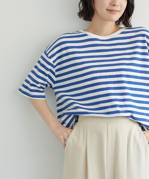 for/c(フォーシー)の「USAコットンラウンドヘムTシャツ【サスティナブル】(Tシャツ/カットソー・レディース・オリーブ/サックスブルー/ネイビー/ブルー/グレー/アイボリー/ラベンダー/ホワイト/ブラック/ベージュ/ホワイト×ブルー/ホワイト×ブラック・M/L/LL)」の3枚目の写真