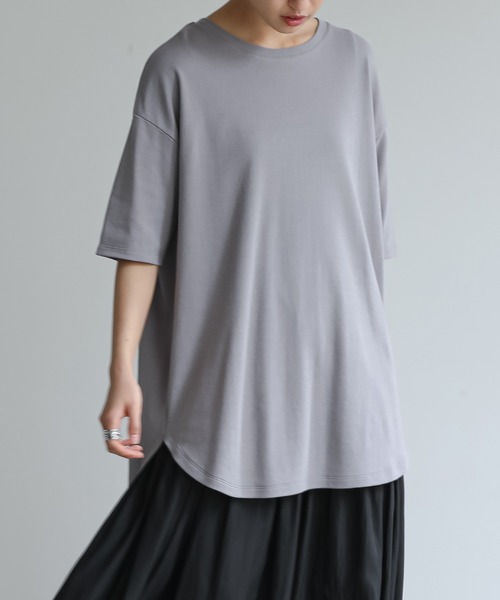 for/c(フォーシー)の「USAコットンラウンドヘムTシャツ【サスティナブル】(Tシャツ/カットソー・レディース・オリーブ/サックスブルー/ネイビー/ブルー/グレー/アイボリー/ラベンダー/ホワイト/ブラック/ベージュ/ホワイト×ブルー/ホワイト×ブラック・M/L/LL)」の6枚目の写真