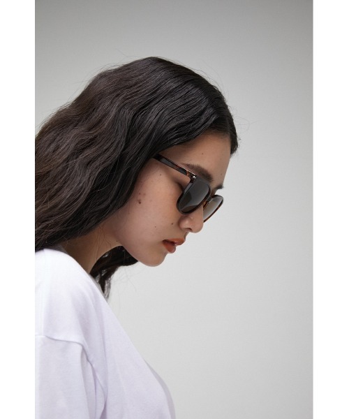 AZUL by moussy(アズールバイマウジー)の「BASIC WELLINGTON EYEWEAR/ベーシックウェリントンアイウェア(サングラス・レディース・ブラック/ブラウン・FREE)」の19枚目の写真