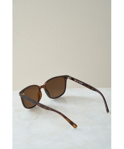 AZUL by moussy(アズールバイマウジー)の「BASIC WELLINGTON EYEWEAR/ベーシックウェリントンアイウェア(サングラス・レディース・ブラック/ブラウン・FREE)」の14枚目の写真