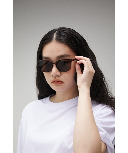 AZUL by moussy(アズールバイマウジー)の「BASIC WELLINGTON EYEWEAR/ベーシックウェリントンアイウェア(サングラス・レディース・ブラック/ブラウン・FREE)」の17枚目の写真