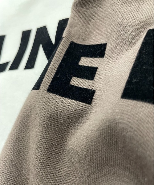 ANGIE（アンジー）の「フロッキープリント / 箔 メタリック プリント ロゴTシャツ（半袖）（Tシャツ/カットソー・レディース・ナチュラル/ホワイト×ブルー/ホワイト×ブラック/ネイビー/チャコールグレー/ブラック系その他/ブラック/グレー系その他/ホワイト系1/ホワイト系2/ホワイト系その他/ベージュ系その他/ホワイト系その他5/ブラック系2/ブラック系1・MEDIUM/LARGE/SMALL）」の21枚目の写真