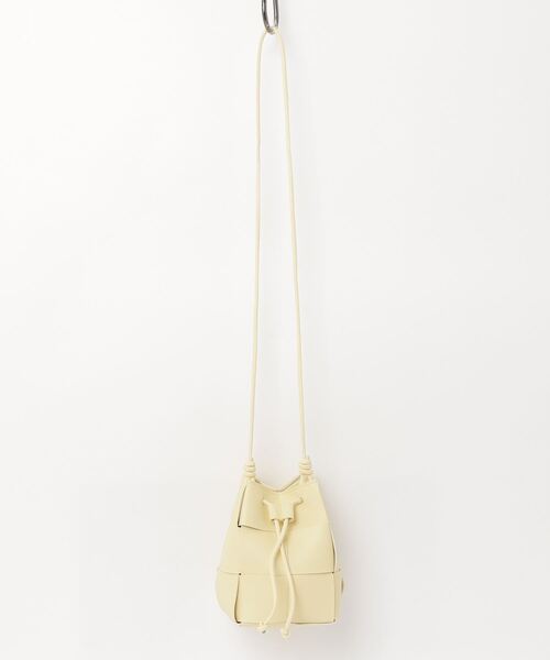 HIKA（ヒカ）の「【HIKA】PUレザー 編み込みミニショルダーBAG（ショルダーバッグ・レディース・ホワイト/ブラック/シルバー/グリーン/ブラウン/カーキ/ミント/イエロー・FREE）」の7枚目の写真