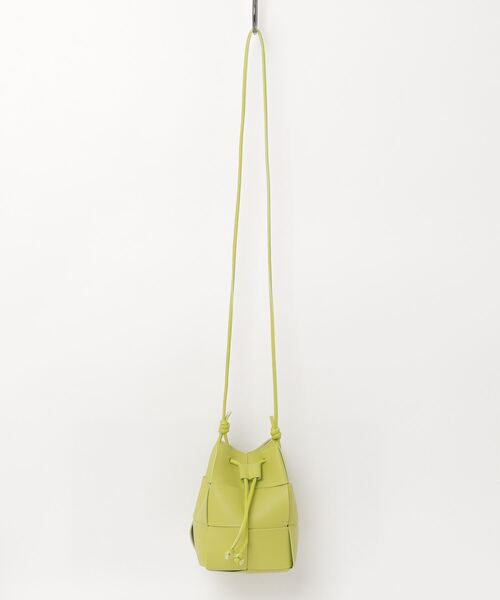 HIKA（ヒカ）の「【HIKA】PUレザー 編み込みミニショルダーBAG（ショルダーバッグ・レディース・ホワイト/ブラック/シルバー/グリーン/ブラウン/カーキ/ミント/イエロー・FREE）」の6枚目の写真