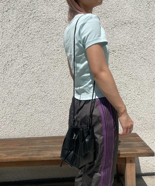 HIKA（ヒカ）の「【HIKA】PUレザー 編み込みミニショルダーBAG（ショルダーバッグ・レディース・ホワイト/ブラック/シルバー/グリーン/ブラウン/カーキ/ミント/イエロー・FREE）」の9枚目の写真