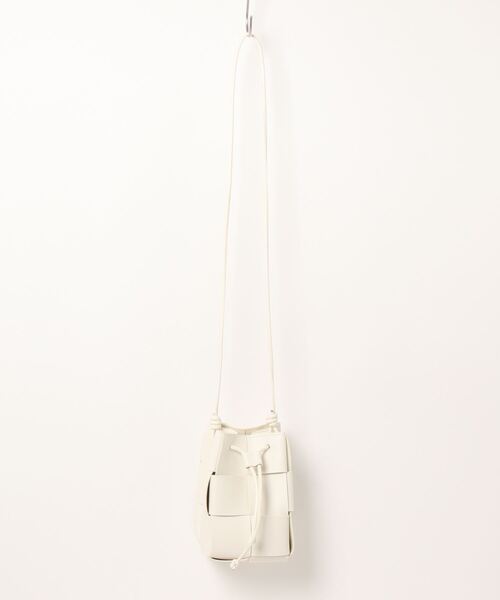 HIKA（ヒカ）の「【HIKA】PUレザー 編み込みミニショルダーBAG（ショルダーバッグ・レディース・ホワイト/ブラック/シルバー/グリーン/ブラウン/カーキ/ミント/イエロー・FREE）」の15枚目の写真