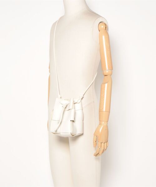 HIKA（ヒカ）の「【HIKA】PUレザー 編み込みミニショルダーBAG（ショルダーバッグ・レディース・ホワイト/ブラック/シルバー/グリーン/ブラウン/カーキ/ミント/イエロー・FREE）」の11枚目の写真
