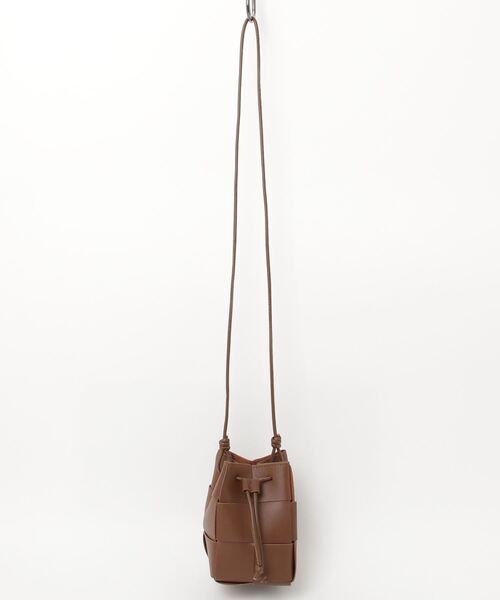 HIKA（ヒカ）の「【HIKA】PUレザー 編み込みミニショルダーBAG（ショルダーバッグ・レディース・ホワイト/ブラック/シルバー/グリーン/ブラウン/カーキ/ミント/イエロー・FREE）」の16枚目の写真