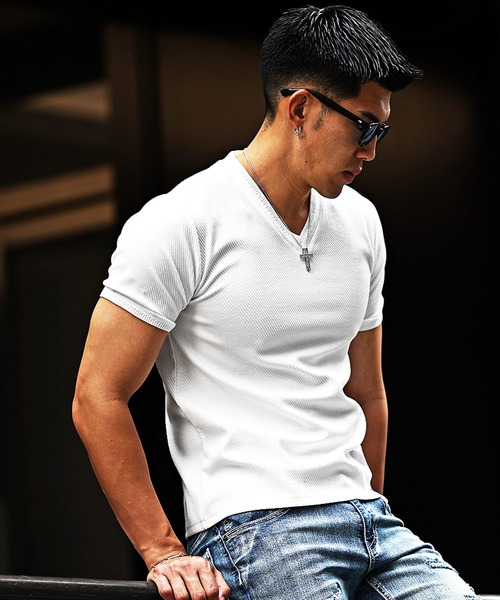 SOMEDIFF(サムディフ)の「【SOMEDIFF】カルゼVネック半袖Tシャツ メンズ タイトシルエット tシャツ カットソー 春服 半袖 無地(Tシャツ/カットソー・メンズ・ボルドー/ブラック/ホワイト・L/XL/M)」の6枚目の写真