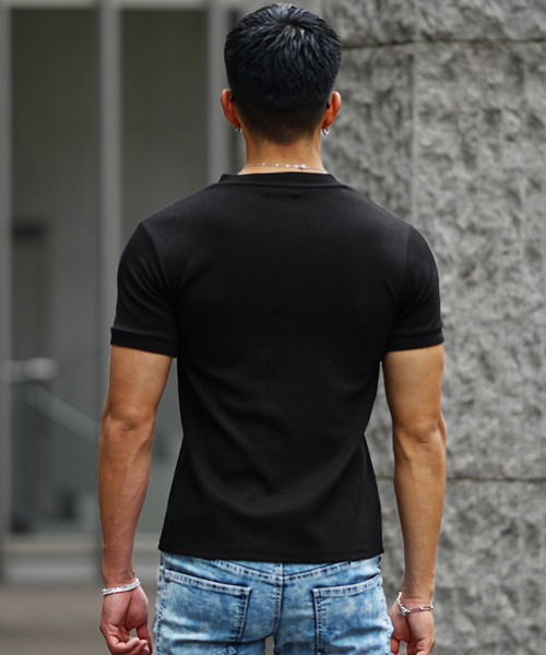 SOMEDIFF(サムディフ)の「【SOMEDIFF】カルゼVネック半袖Tシャツ メンズ タイトシルエット tシャツ カットソー 春服 半袖 無地(Tシャツ/カットソー・メンズ・ボルドー/ブラック/ホワイト・L/XL/M)」の12枚目の写真