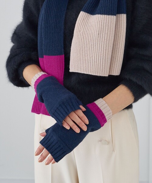 ANAYI（アナイ）の「配色ニットグローブ（手袋・レディース・ホワイト系その他/ブルー系その他・FREE）」の15枚目の写真