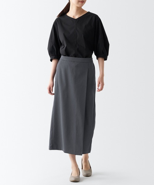 無印良品（ムジルシリョウヒン）の「再生ポリエステルタックスカート（スカート・レディース・ブラック/グレー/ダークグレー・XXL/XS/M/L/S/XL）」の4枚目の写真