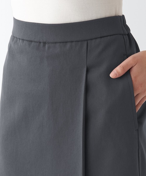 無印良品（ムジルシリョウヒン）の「再生ポリエステルタックスカート（スカート・レディース・ブラック/グレー/ダークグレー・XXL/XS/M/L/S/XL）」の7枚目の写真