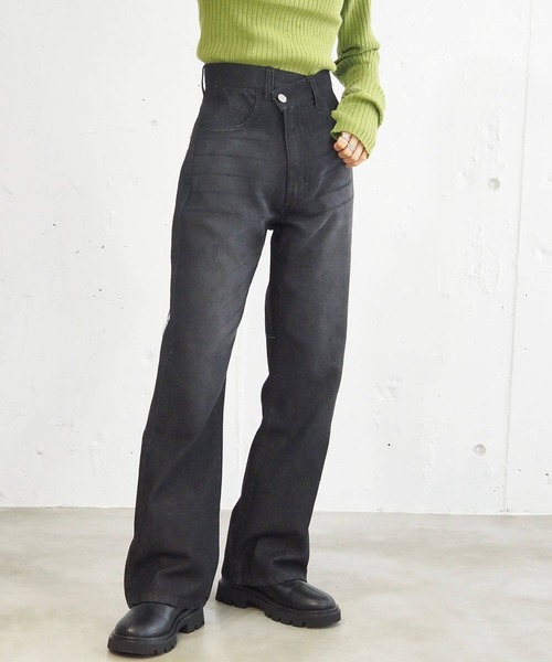 tiptop（ティップトップ）の「【2サイズ展開】脇フリンジアシメウェストセミフレアデニム（デニムパンツ・レディース・ブラック/ブルー・S/M）」の3枚目の写真