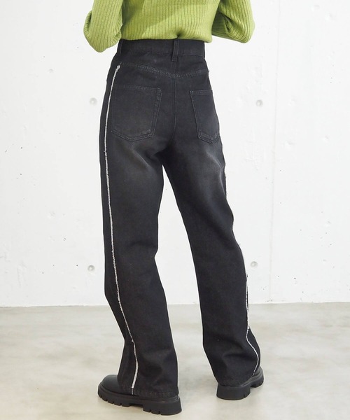 tiptop（ティップトップ）の「【2サイズ展開】脇フリンジアシメウェストセミフレアデニム（デニムパンツ・レディース・ブラック/ブルー・S/M）」の7枚目の写真