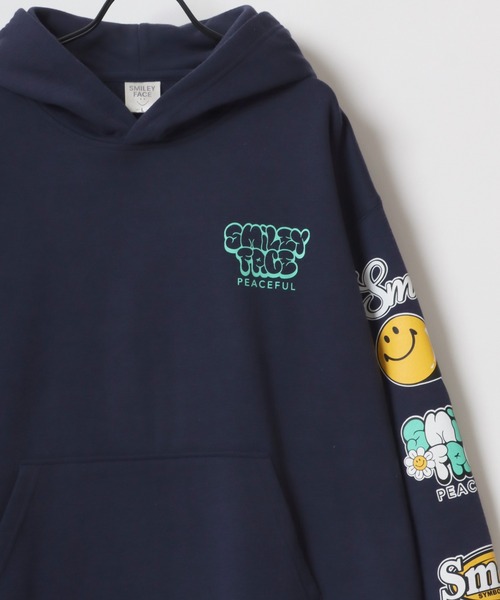 SMILEY FACE(スマイリーフェイス)の「SMILEY FACE/スマイリーフェイス オーバーサイズ 裏起毛 袖プリント バックプリント ロゴ ワンポイント スウェット パーカー/長袖 トップス プルオーバー/レディース メンズ(パーカー・レディース・スミクロ/アッシュグレー/グレー系その他/グレー/ブルー/ブラック/ネイビー/ブラック系その他・L/LL/M)」の7枚目の写真