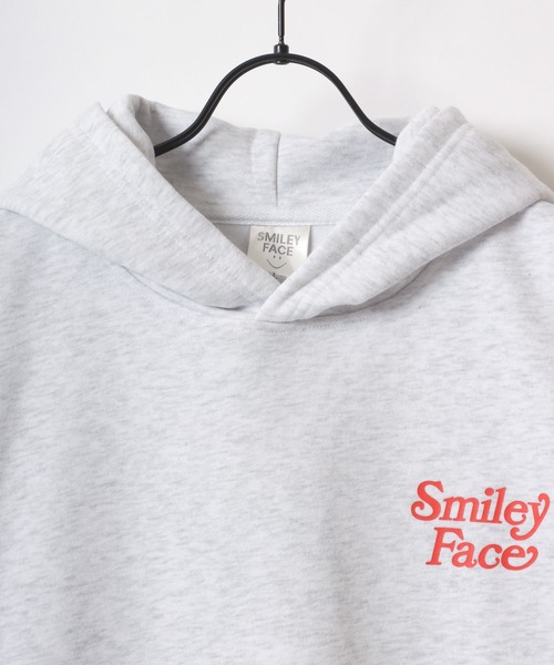 SMILEY FACE(スマイリーフェイス)の「SMILEY FACE/スマイリーフェイス オーバーサイズ 裏起毛 袖プリント バックプリント ロゴ ワンポイント スウェット パーカー/長袖 トップス プルオーバー/レディース メンズ(パーカー・レディース・スミクロ/アッシュグレー/グレー系その他/グレー/ブルー/ブラック/ネイビー/ブラック系その他・L/LL/M)」の22枚目の写真