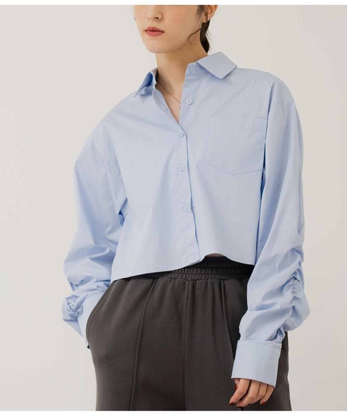 ANAP（アナップ）の「袖ギャサーデザインクロップドシャツ（シャツ/ブラウス・レディース・ブラック/ブルー/オフホワイト・FREE）」の3枚目の写真