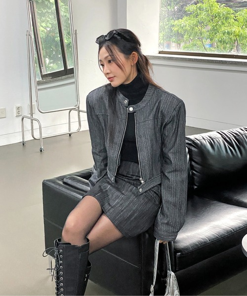 by muni:r（バイ ムニール）の「デニムノーカラーショートジャケット（ノーカラージャケット・レディース・ネイビー/ブラック・FREE）」の9枚目の写真